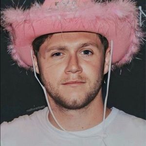 Meet your Posher, Mia